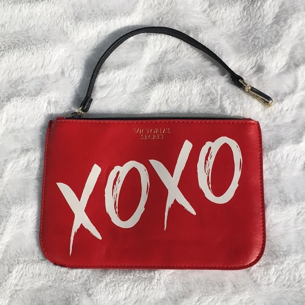 NWOT Victoria’s Secret XOXO red wristlet - Picture 2 of 9